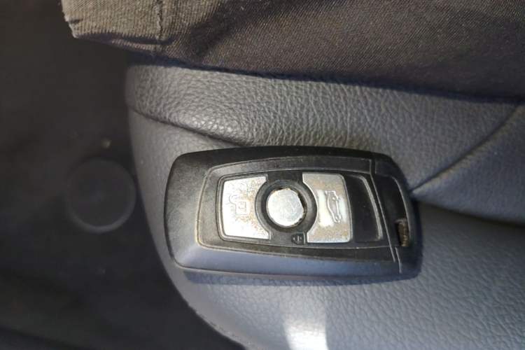 Used BMW 3 Series 2017 318i Fashion Model Vehicle Key