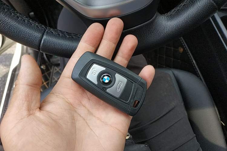 Used BMW 3 Series 2017 318i Fashion Model Vehicle Key