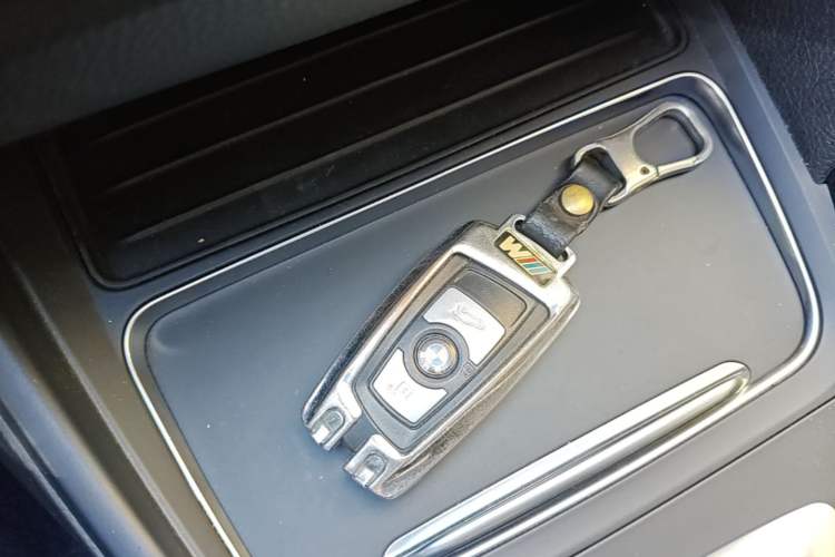 Used BMW 3 Series 2017 318i Fashion Model Vehicle Key