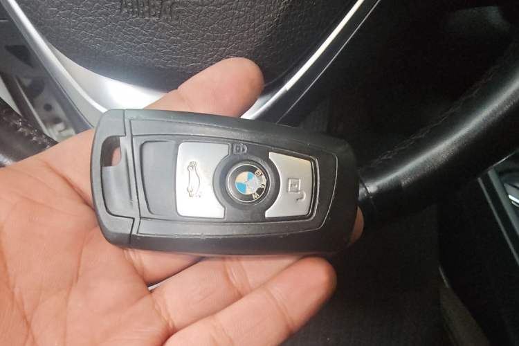 Used BMW 3 Series 2017 318i Fashion Model Vehicle Key