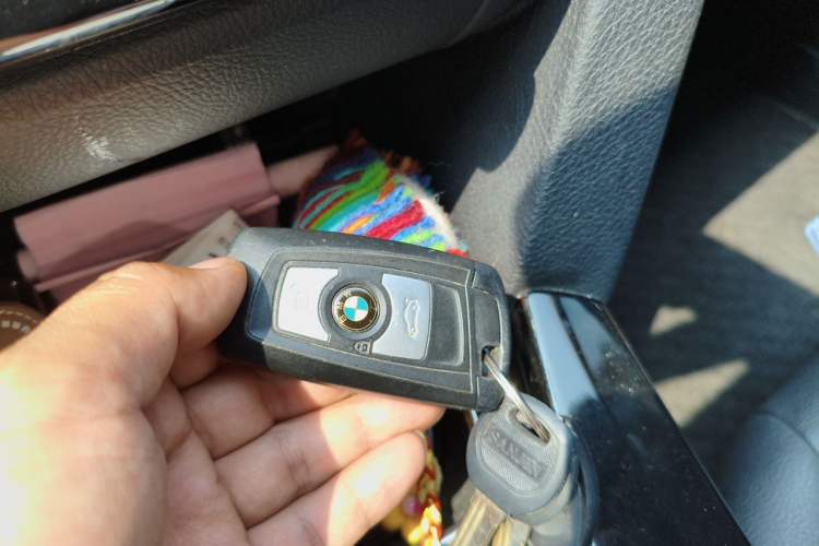 Used BMW 3 Series 2017 318i Fashion Model Vehicle Key