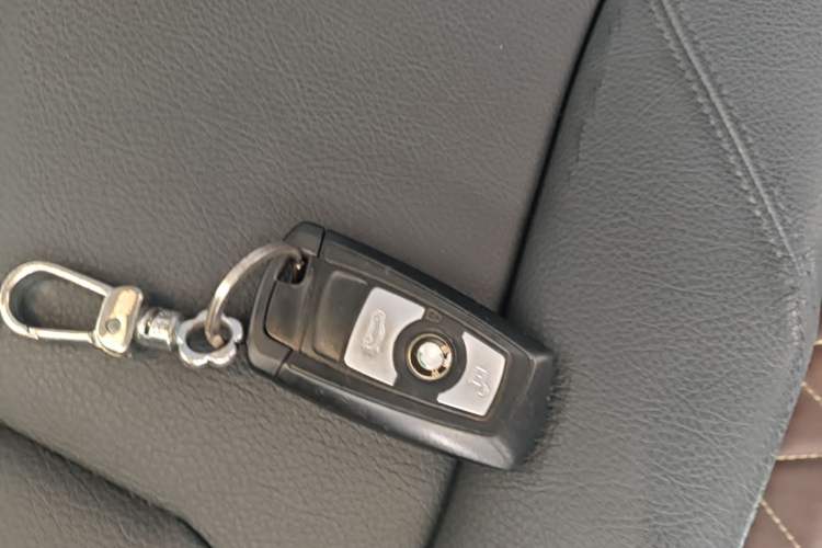 Used BMW 3 Series 2017 318i Fashion Model Vehicle Key