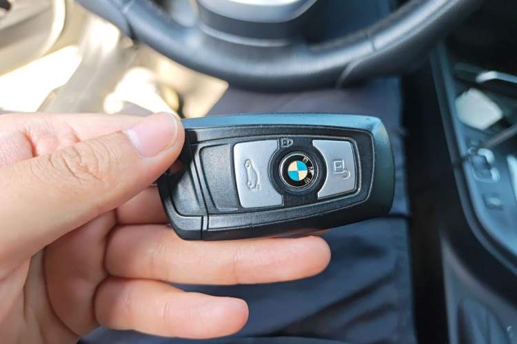 Used BMW 3 Series 2017 318i Fashion Model Vehicle Key