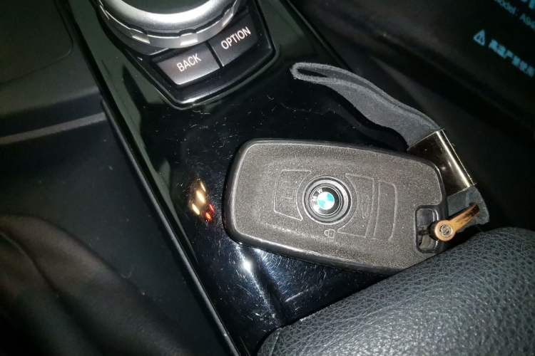 Used BMW 3 Series 2017 318i Fashion Model Vehicle Key