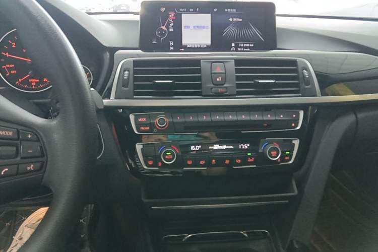 Used BMW 3 Series 2017 320Li Fashion Model Audio And AC Panel