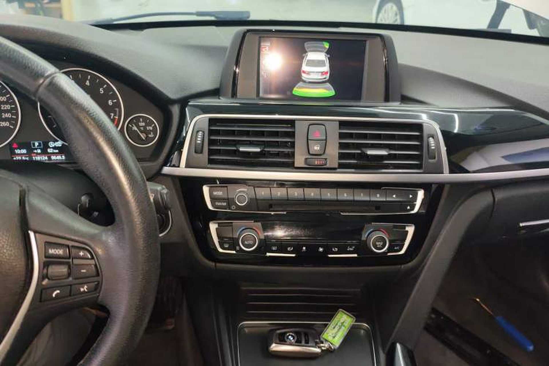 Used BMW 3 Series 2017 320Li Fashion Model Audio And AC Panel