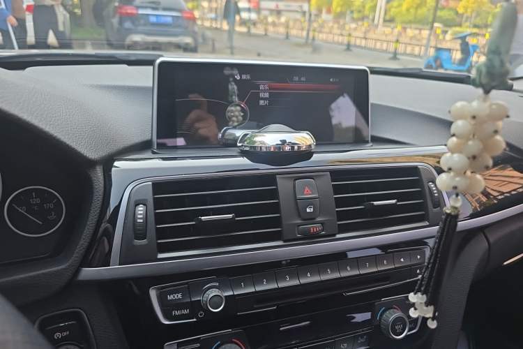 Used BMW 3 Series 2017 318Li Fashion Model Audio And AC Panel