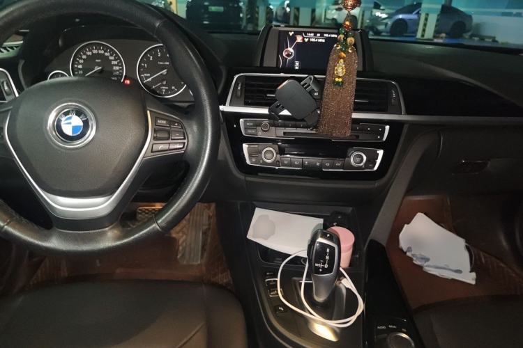 Used BMW 3 Series 2017 320Li Fashion Model Center Console