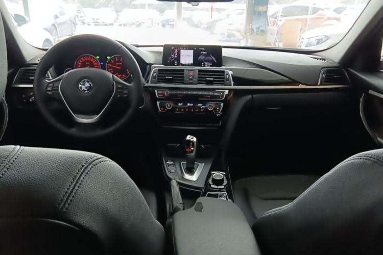 Used BMW 3 Series 2017 320Li Fashion Model Center Console