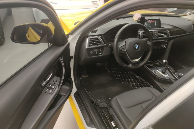 Used BMW 3 Series 2017 318i Fashion Model Driver Seat