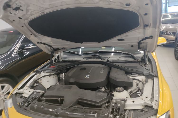 Used BMW 3 Series 2017 318i Fashion Model Engine Bay