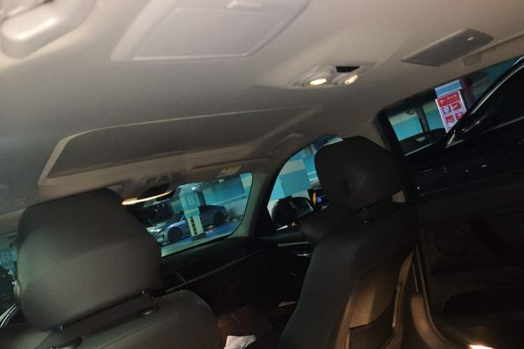 Used BMW 3 Series 2017 320Li Fashion Model Headliner