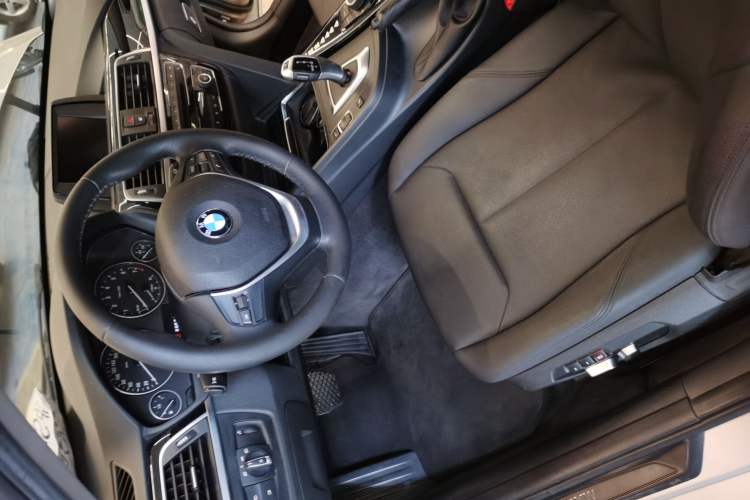 Used BMW 3 Series 2017 320Li Fashion Model Interior 1