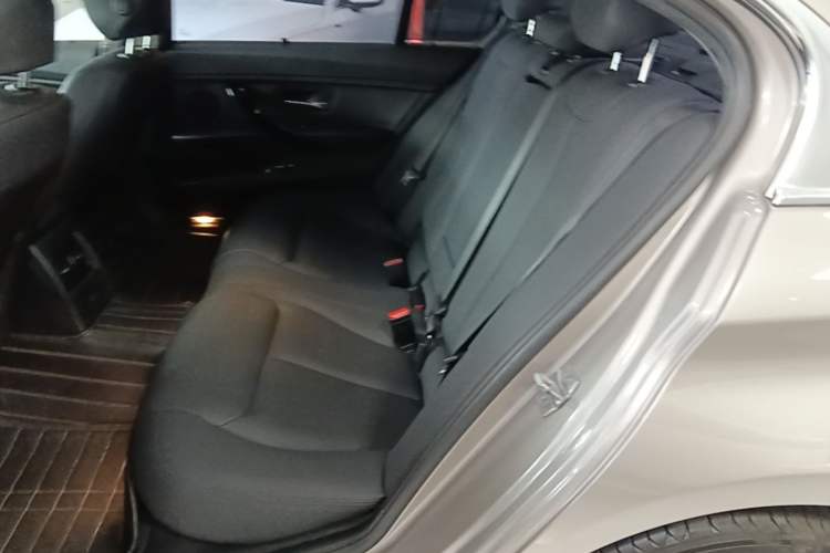 Used BMW 3 Series 2017 320Li Fashion Model Left Rear Seat