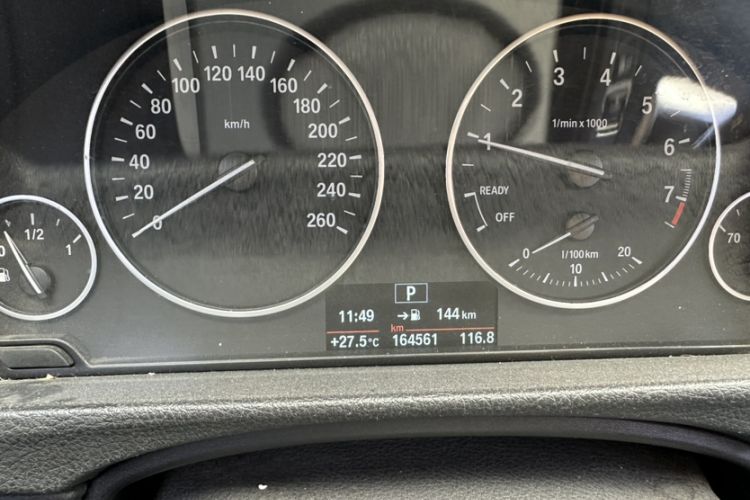Used BMW 3 Series 2017 320Li Fashion Model Odometer Close Up