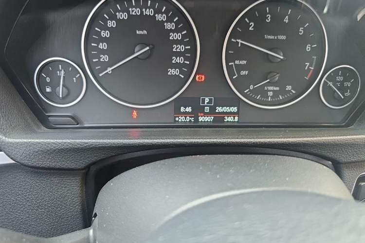 Used BMW 3 Series 2017 318Li Fashion Model Odometer Close Up
