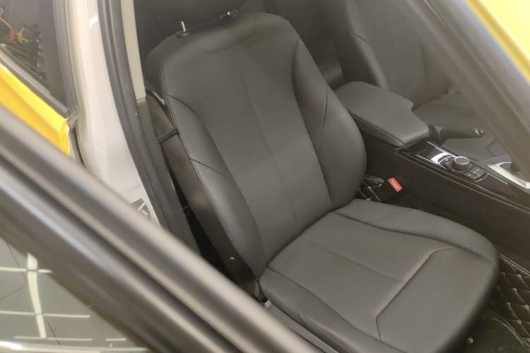 Used BMW 3 Series 2017 318i Fashion Model Right Front Seat