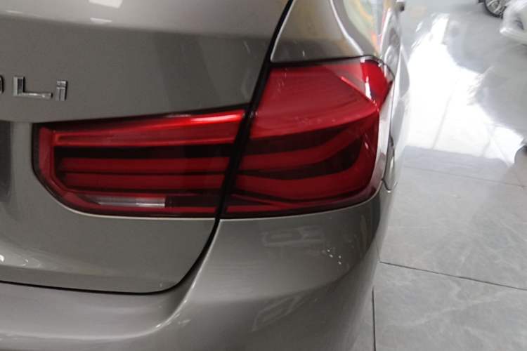 Used BMW 3 Series 2017 320Li Fashion Model Right Rear Taillight