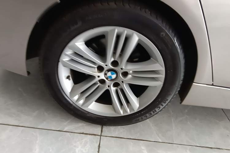 Used BMW 3 Series 2017 320Li Fashion Model Right Rear Wheel Hub