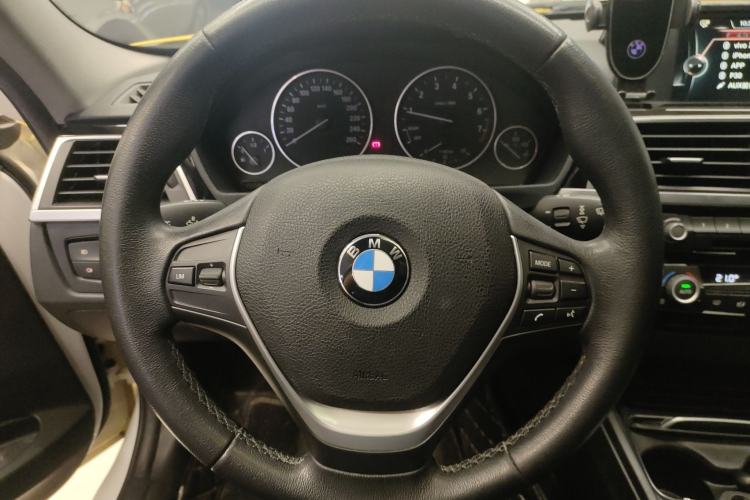 Used BMW 3 Series 2017 318i Fashion Model Steering Wheel
