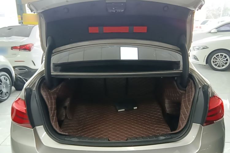 Used BMW 3 Series 2017 320Li Fashion Model Trunk