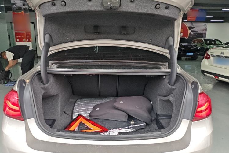 Used BMW 3 Series 2017 320Li Fashion Model Trunk