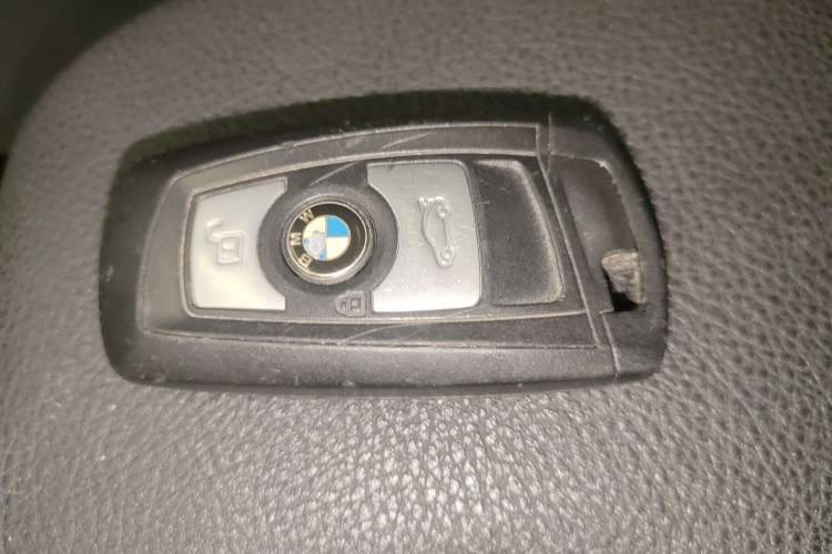 Used BMW 3 Series 2017 318i Fashion Model Vehicle Key