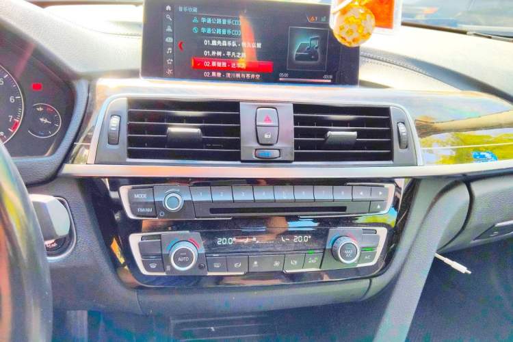 Used BMW 3 Series 2018 320Li Fashion Model Audio And AC Panel