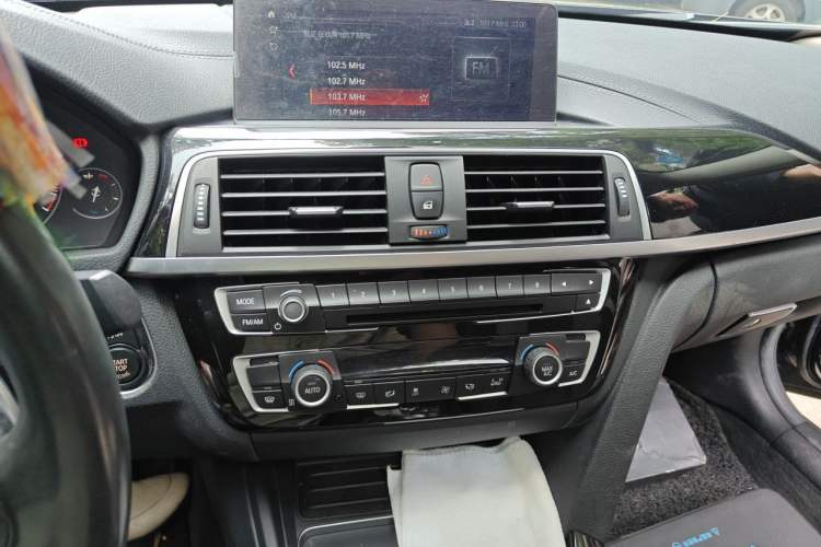 Used BMW 3 Series 2018 320Li Leading Model M Sport Package Audio And AC Panel