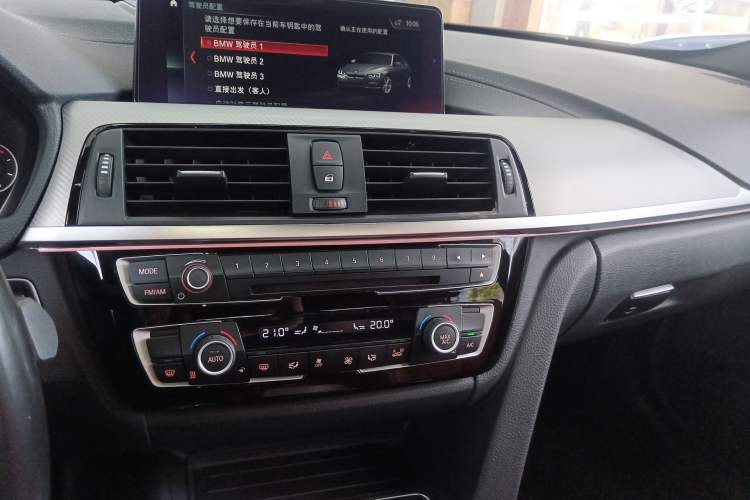 Used BMW 3 Series 2018 320i M Sport Night Edition Audio And AC Panel