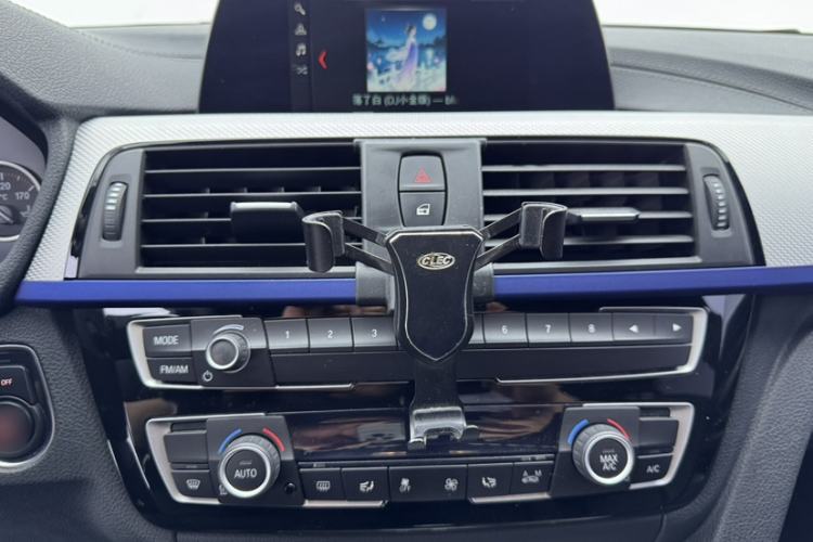 Used BMW 3 Series 2018 320i M Sport Package Audio And AC Panel
