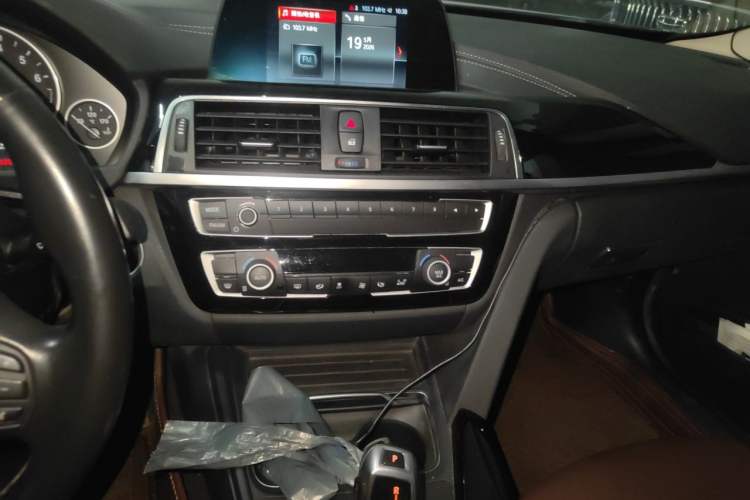 Used BMW 3 Series 2018 320Li Fashion Model Audio And AC Panel