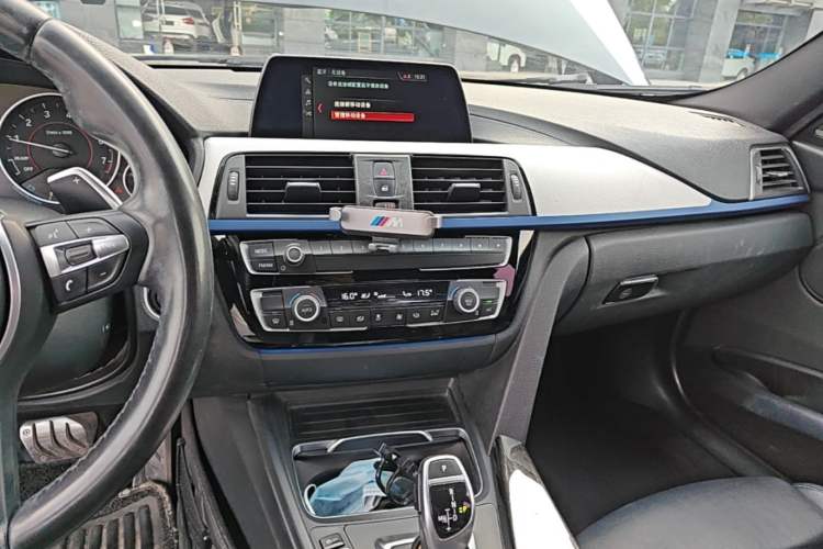 Used BMW 3 Series 2018 320i M Sport Package Audio And AC Panel