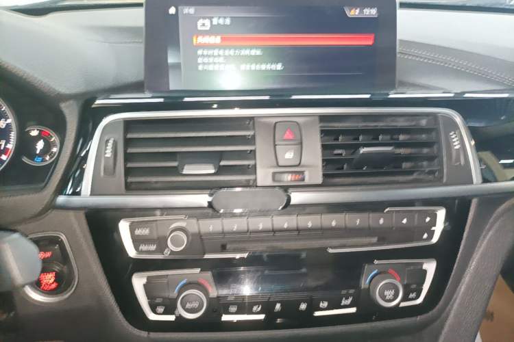 Used BMW 3 Series 2018 320Li Leading Model M Sport Package Audio And AC Panel