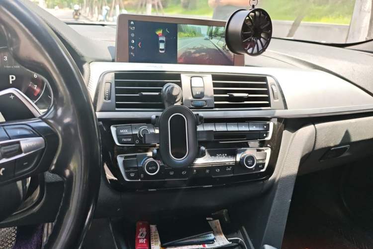 Used BMW 3 Series 2018 320i M Sport Night Edition Audio And AC Panel