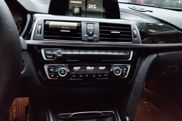 Used BMW 3 Series 2018 320Li Fashion Model Audio And AC Panel