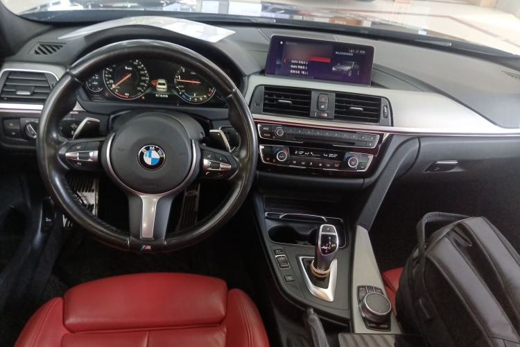 Used BMW 3 Series 2018 320i M Sport Night Edition Center Console