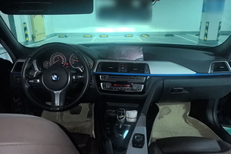 Used BMW 3 Series 2018 320i M Sport Package Center Console