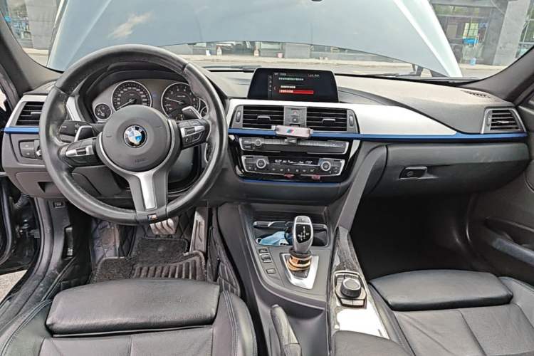 Used BMW 3 Series 2018 320i M Sport Package Center Console