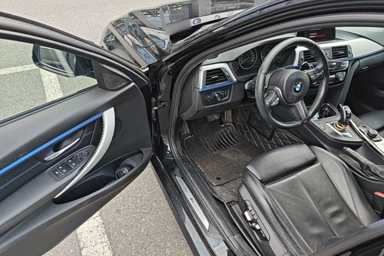 Used BMW 3 Series 2018 320i M Sport Package Driver Seat