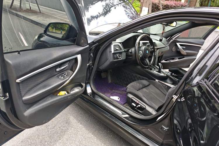 Used BMW 3 Series 2018 320i M Sport Night Edition Driver Seat