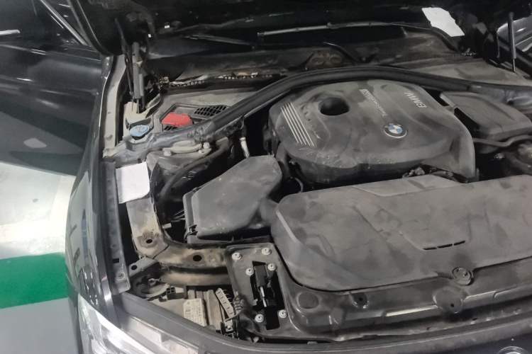 Used BMW 3 Series 2018 320i M Sport Package Engine Bay Right