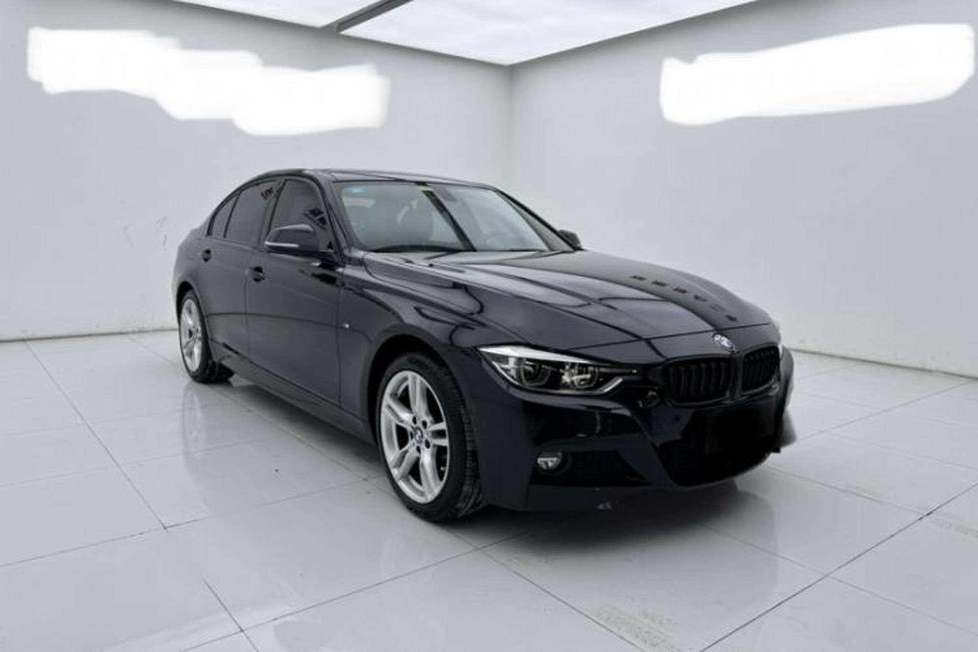 Used BMW 3 Series 2018 320i M Sport Package Exterior 2