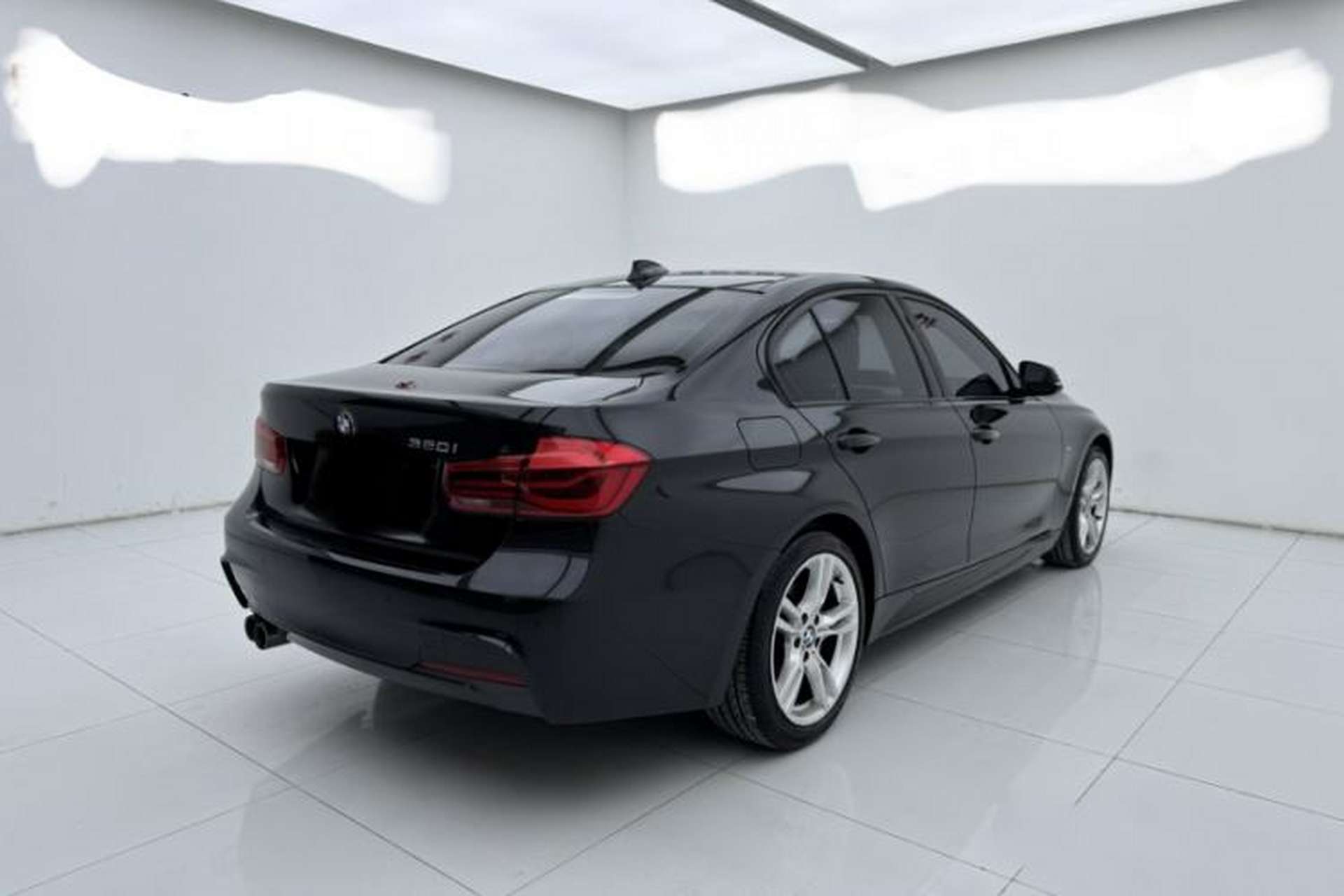 Used BMW 3 Series 2018 320i M Sport Package Exterior 3