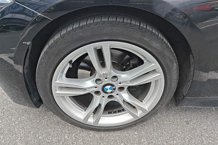 Used BMW 3 Series 2018 320i M Sport Package Exterior 4