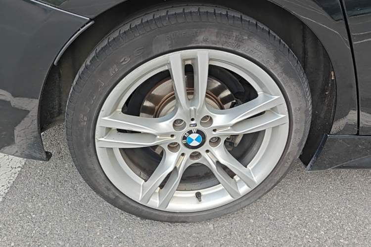 Used BMW 3 Series 2018 320i M Sport Package Exterior 5