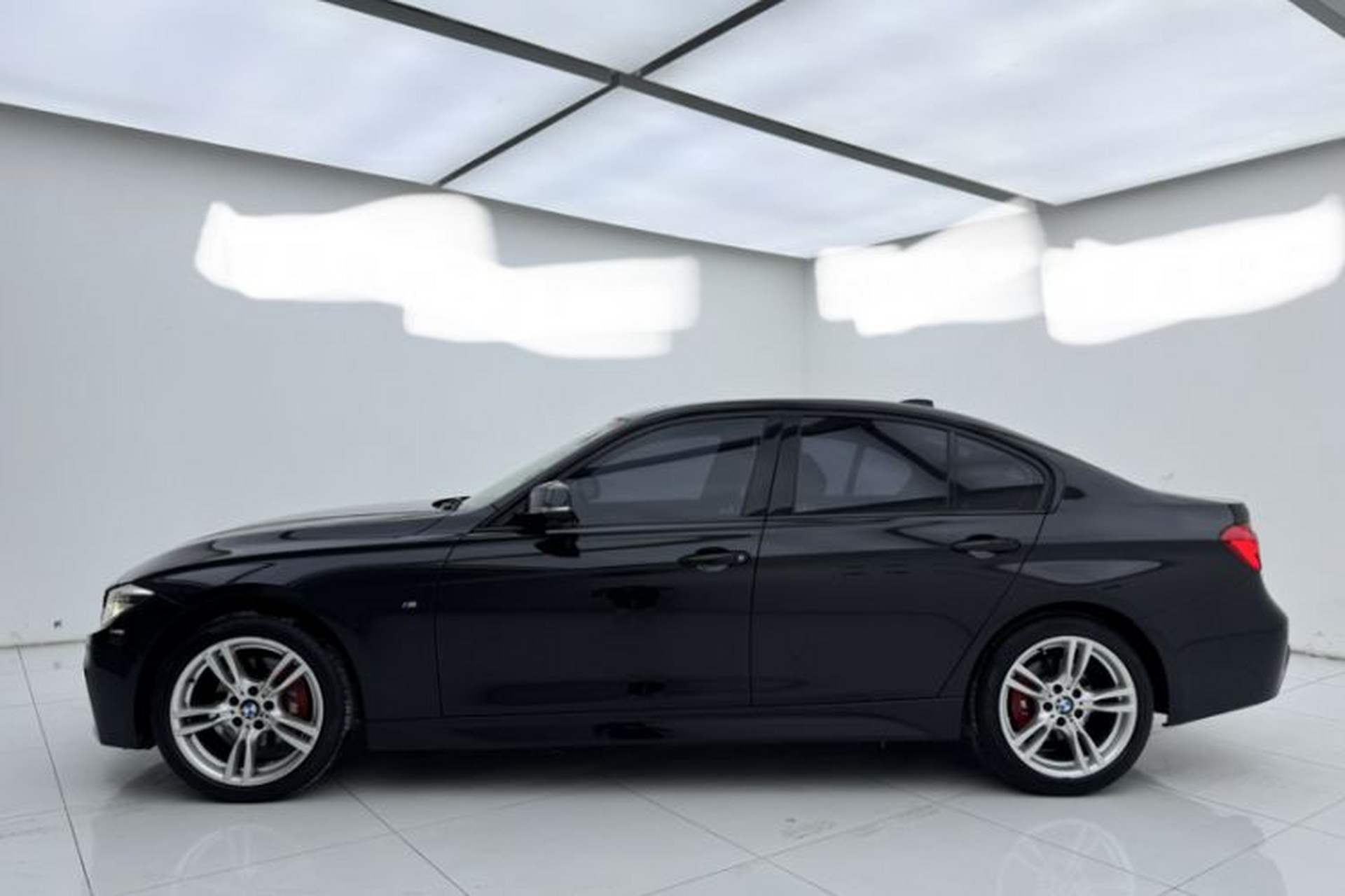 Used BMW 3 Series 2018 320i M Sport Package Exterior 7