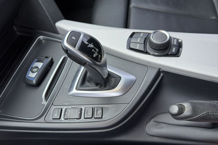 Used BMW 3 Series 2018 320i M Sport Package Gear Lever