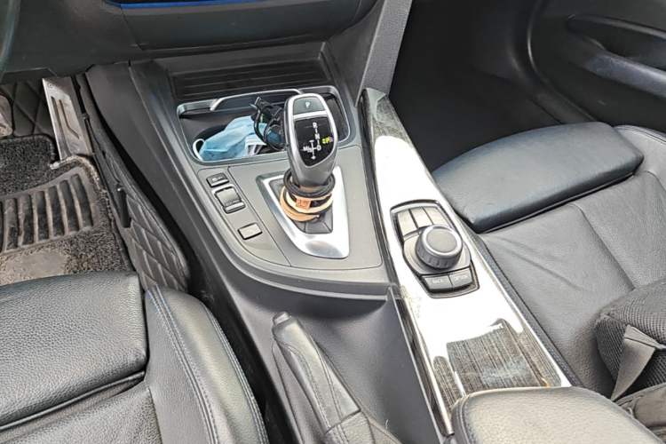 Used BMW 3 Series 2018 320i M Sport Package Gear Lever