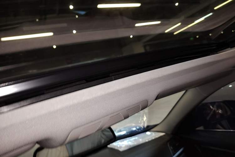 Used BMW 3 Series 2018 320Li Fashion Model Headliner